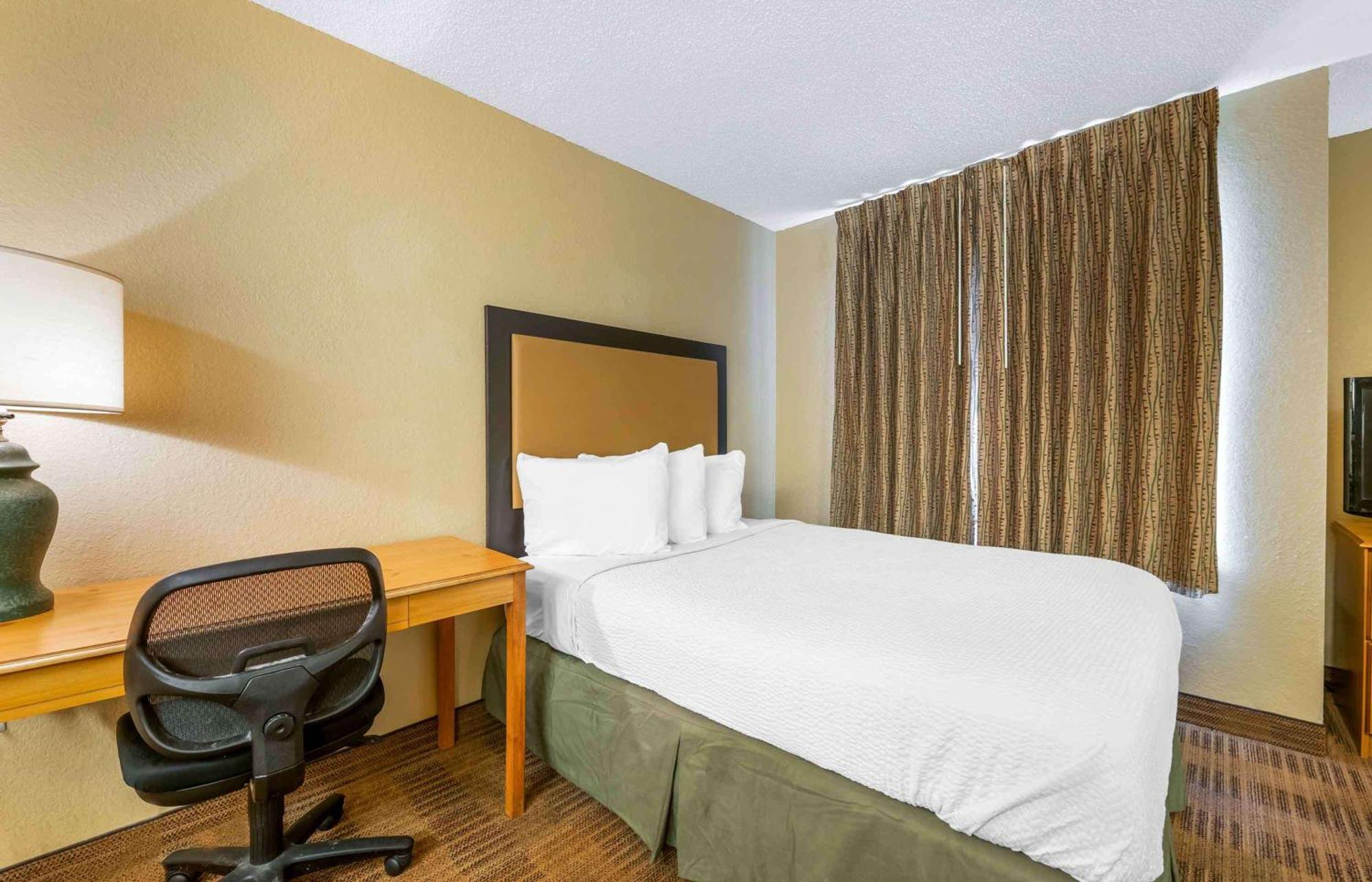 เอ็กซ์เทนด์ สเตย์ อเมริกา แจ็คสันวิลล์ เบย์เมดโดวส์ Hotel แจ็กสันวิลล์ ภายนอก รูปภาพ